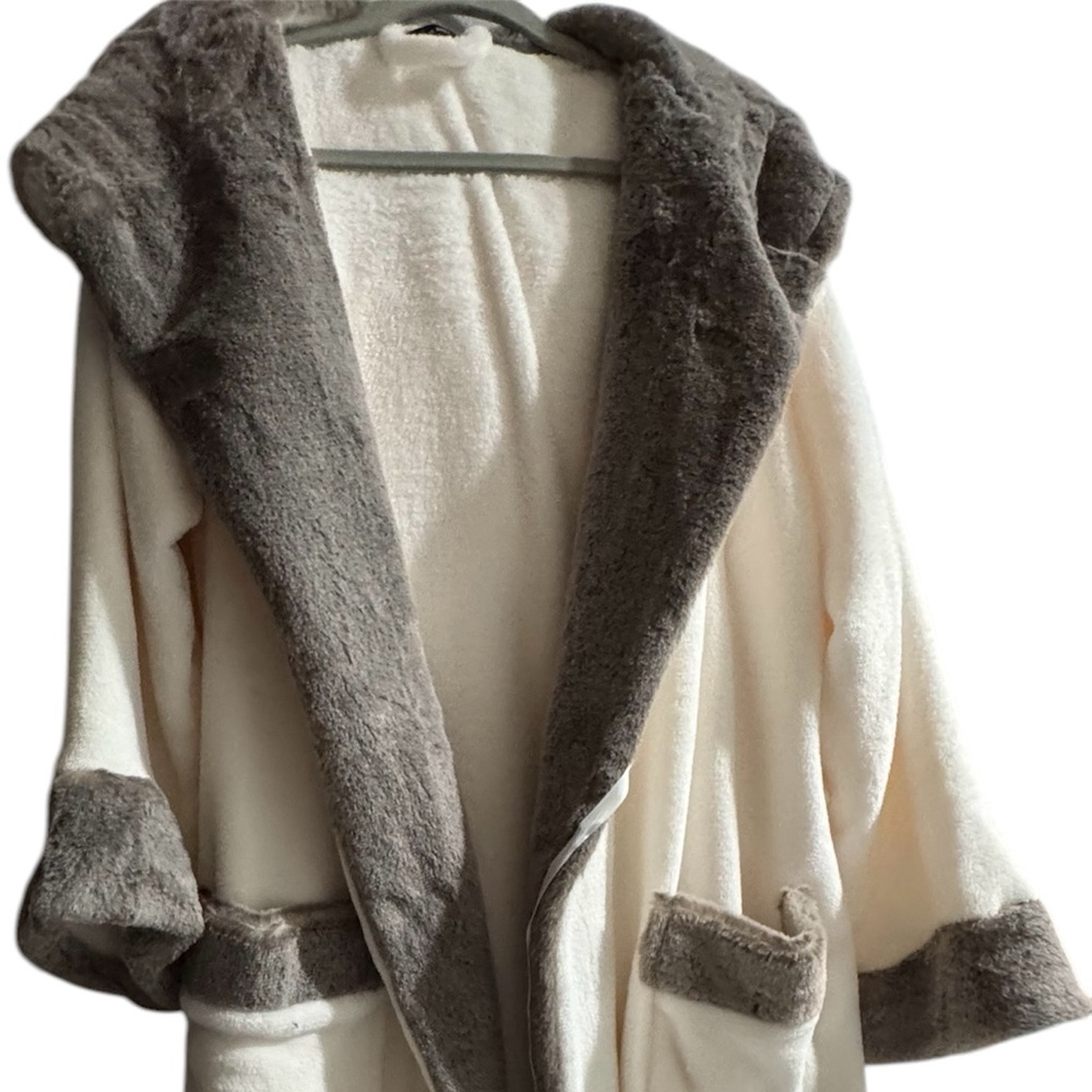 Super Plush Woman’s XL Robe - New